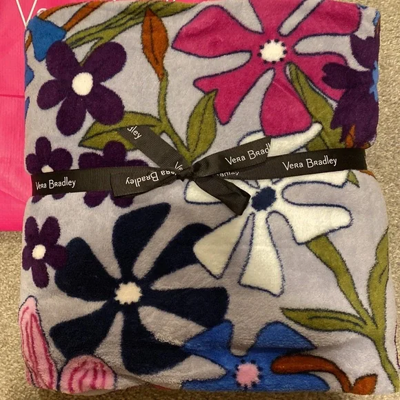 Brand New Vera Bradley Throw Blanket - Picture 2 of 5
